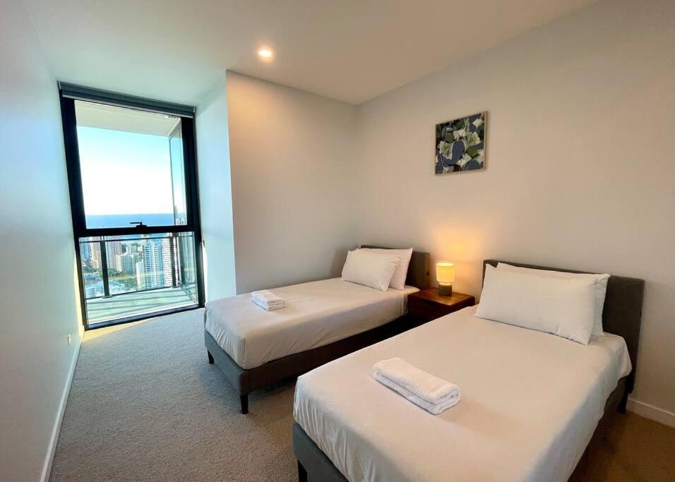 골드코스트 Stunning Oceanview 2Br In The Heart Of Broadbeach 44F 아파트 외부 사진