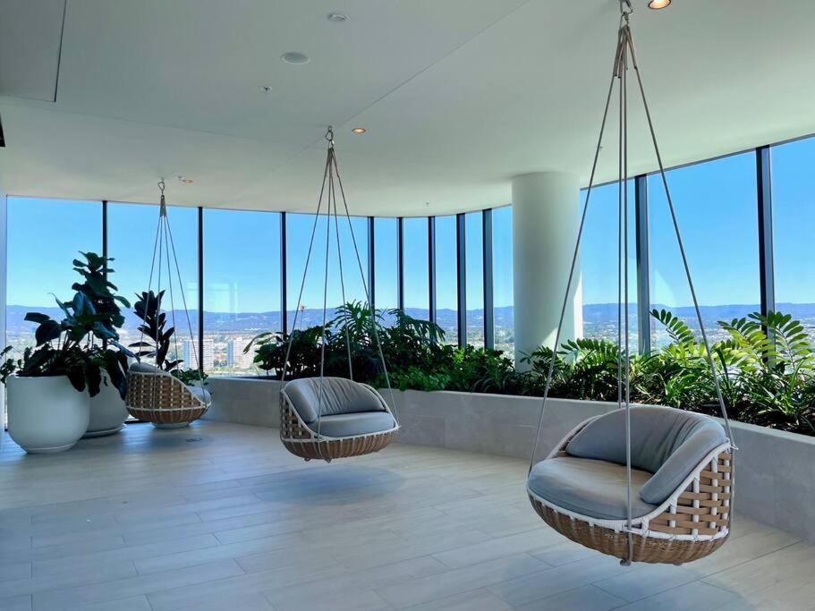 골드코스트 Stunning Oceanview 2Br In The Heart Of Broadbeach 44F 아파트 외부 사진