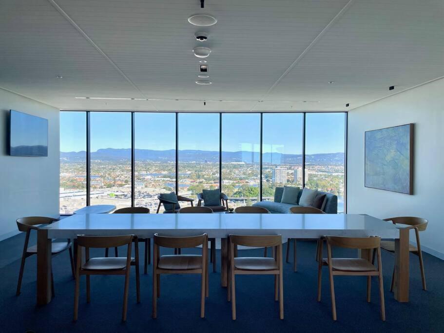 골드코스트 Stunning Oceanview 2Br In The Heart Of Broadbeach 44F 아파트 외부 사진